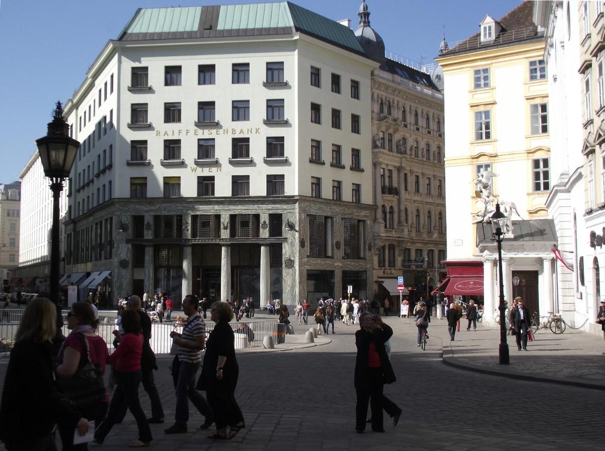 The Looshaus in Vienna is a quintessential example of Wiener Moderne (Vienna Modern Age) architecture (ca. 1890-1910), which eschewed external ornamentation. Upon completion in 1910, it initially shocked Vienna's citizenry, who referred to it as the "house without eyebrows."