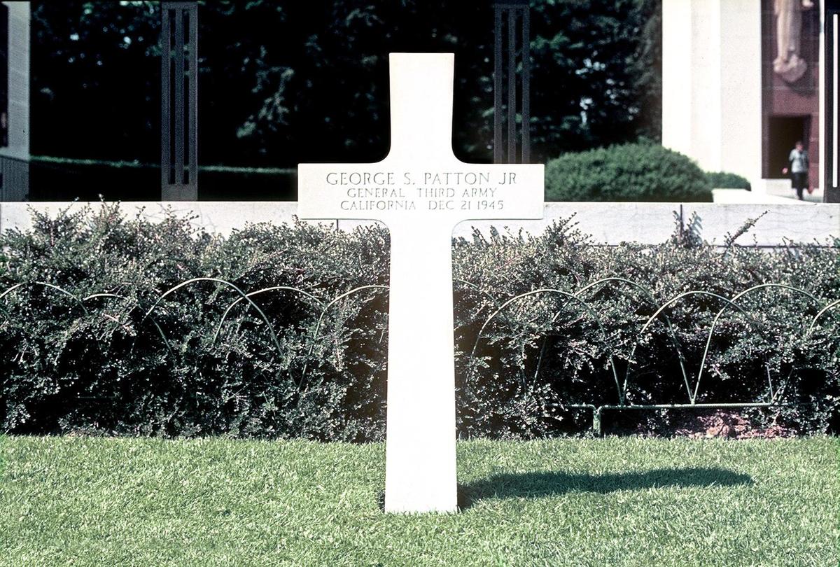 The grave of General George S. Patton at the head of his Third Army troops in the Luxembourg American Cemetery and Memorial in Hamm.